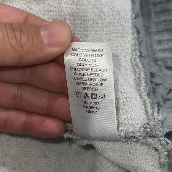 Maurices Grey Heathered Lace Accent Top - Size 1 - Picture 8 of 11